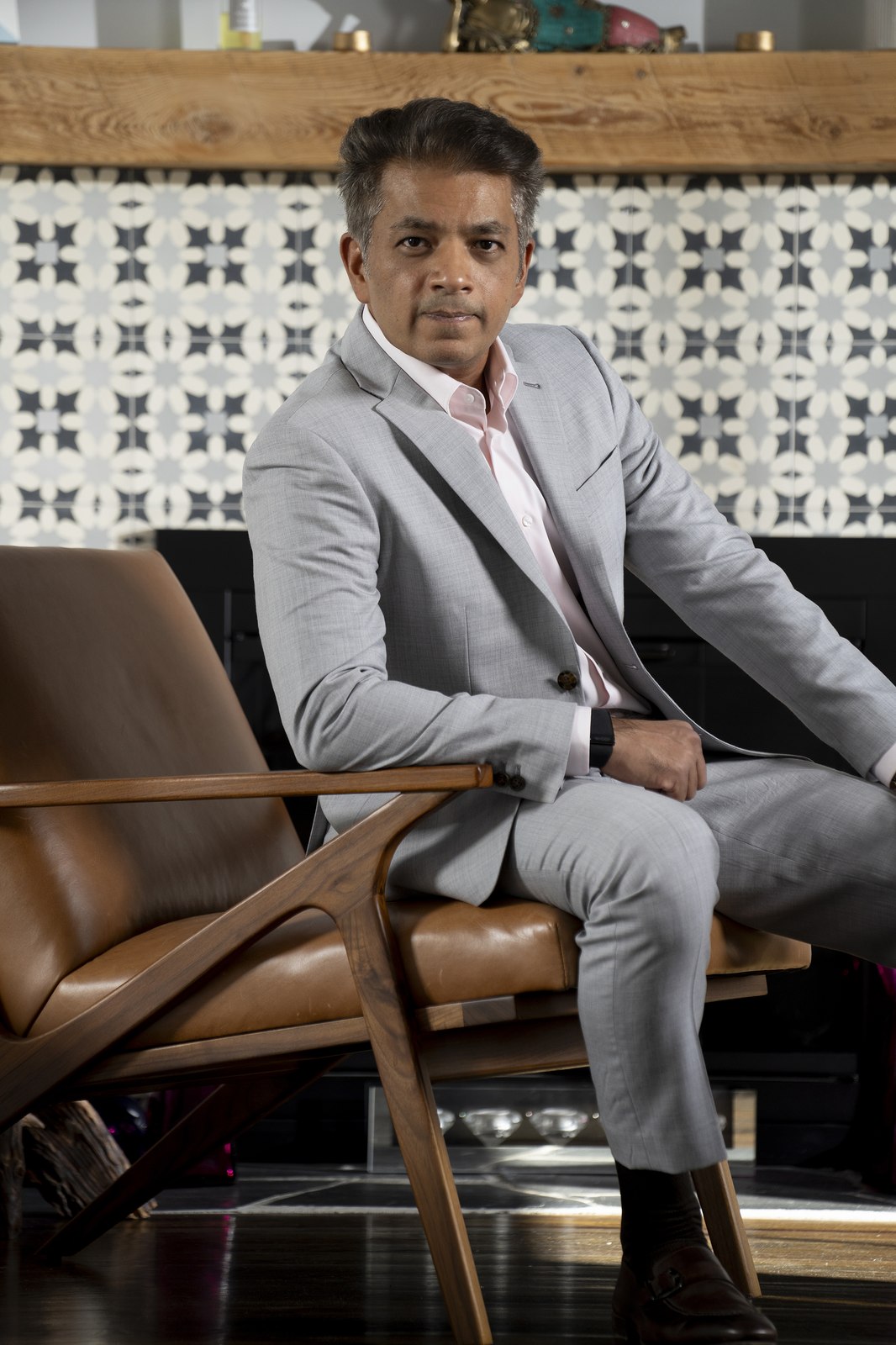 A tailored executive portrait by Len Marks Photography