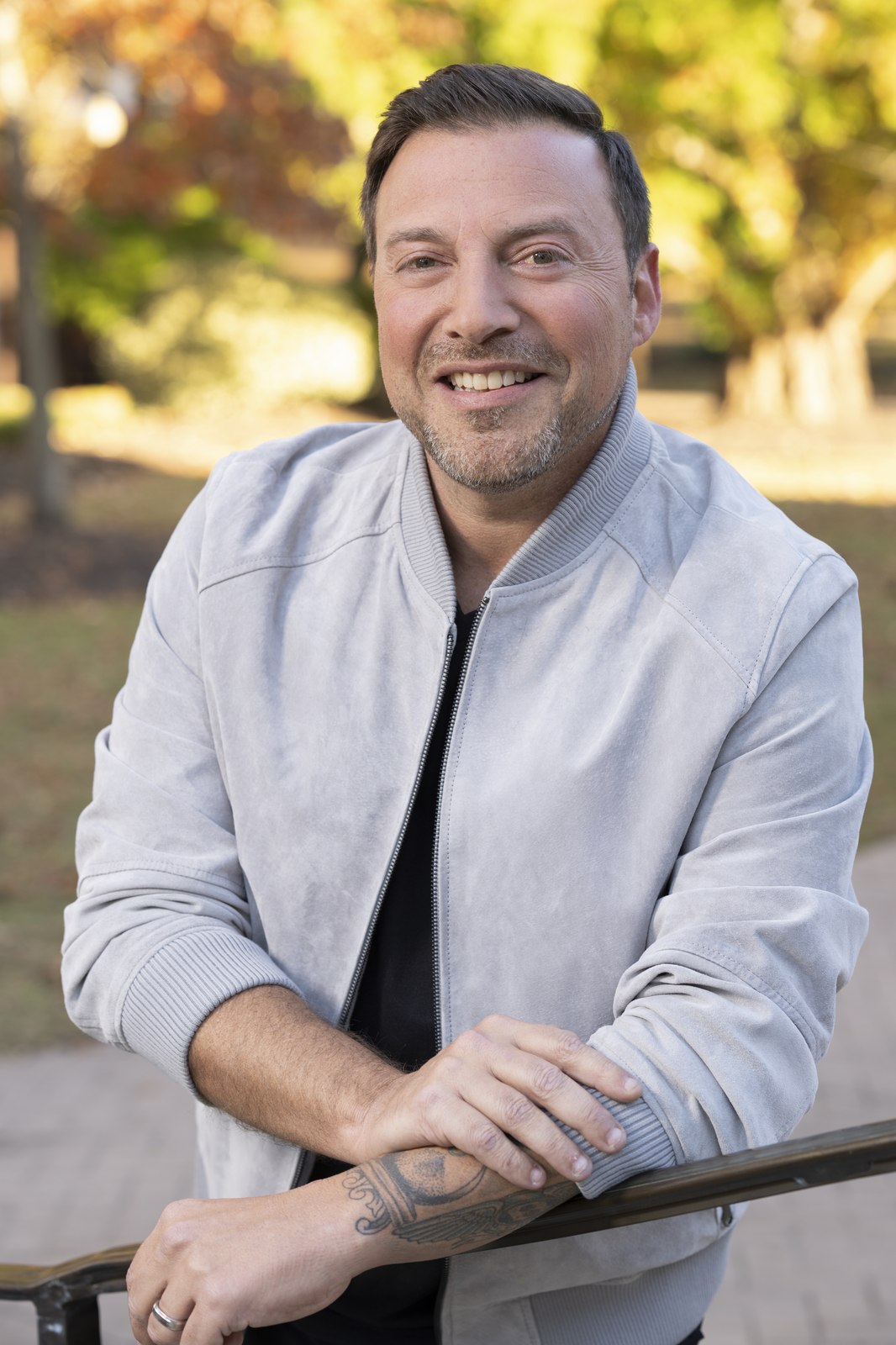 An environmental outdoor portrait by Len Marks Photography, Long Island